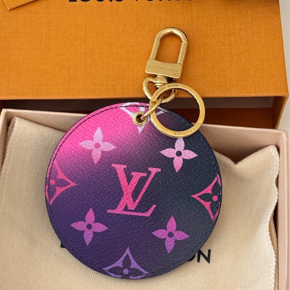 Louis Vuitton Bag Charm Key Holder M00665, Midnight Fuschia - Picture 4 of 13